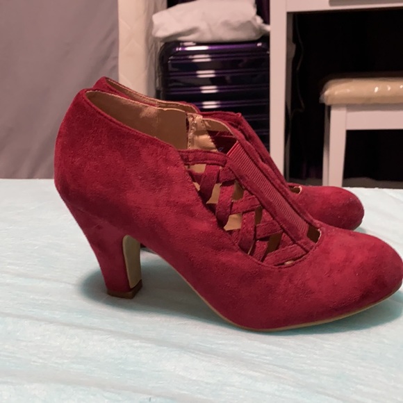 Women’s heels, never worn in excellent shape. - Picture 2 of 4